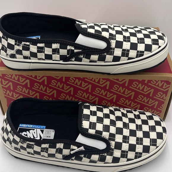 Vans WMNS Slip-Er 2 (Checkerboard)BIk/Clsc White 
VN0A4UWOIB8 Sneakers - Picture 3 of 16